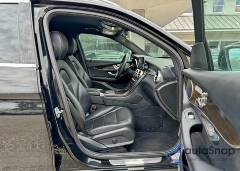 2020 Mercedes-Benz Glc 300 z USA, uszkodzony, nr VIN WDC0G8DB1LF701082